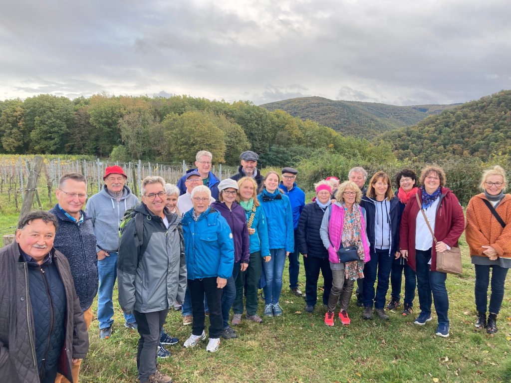 Teil- Gruppenbild in der Wiesenwirtschaft Paul Schumacher